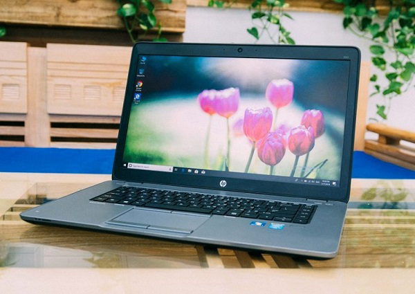 Chiếc laptop với thiết kế khá mỏng