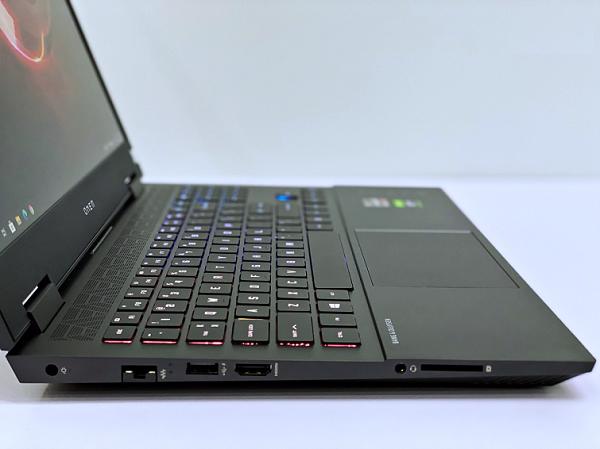 Cạnh trái của máy