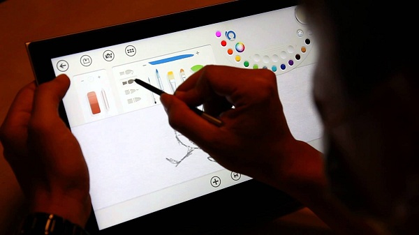 Hp Omen 15 được trang bị màn hình Full HD