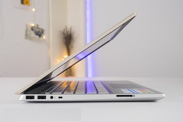 Cạnh trái của máy