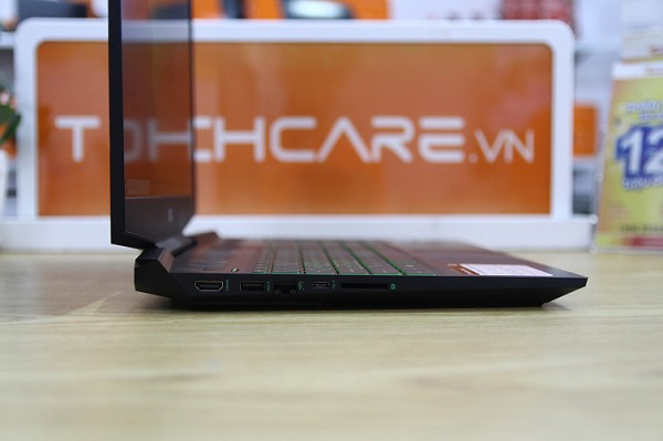 Cạnh trái của máy