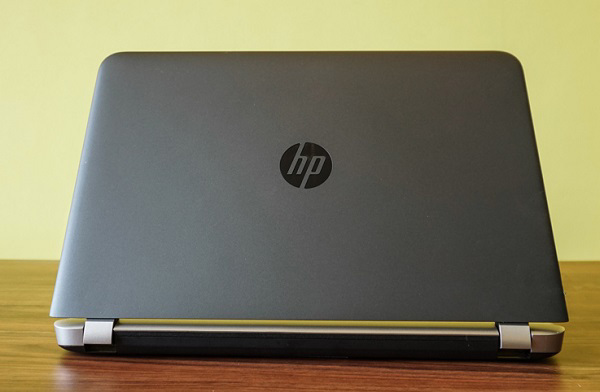 Thân máy bằng chất liệu nhựa cao cấp