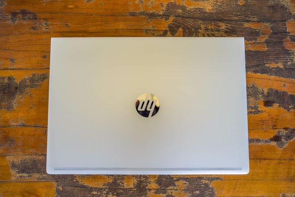 Với kích thước nhỏ gọn cùng cân nặng nhẹ nên người dùng dễ dàng mang theo