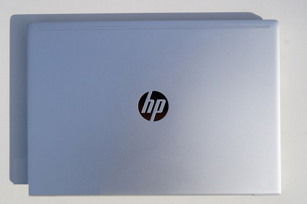 Vỏ nhôm nguyên khối nên rất bền bỉ và chắc chắn