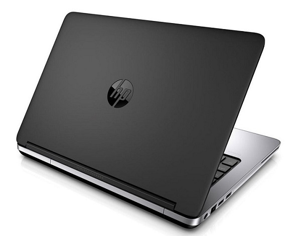 Nắp máy được làm bằng magiê có màu đen mờ xỉn