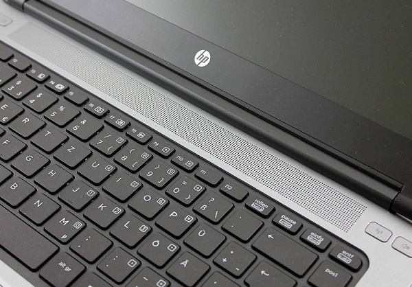 Đôi loa Stereo ở phía trên của chiếc bàn phím