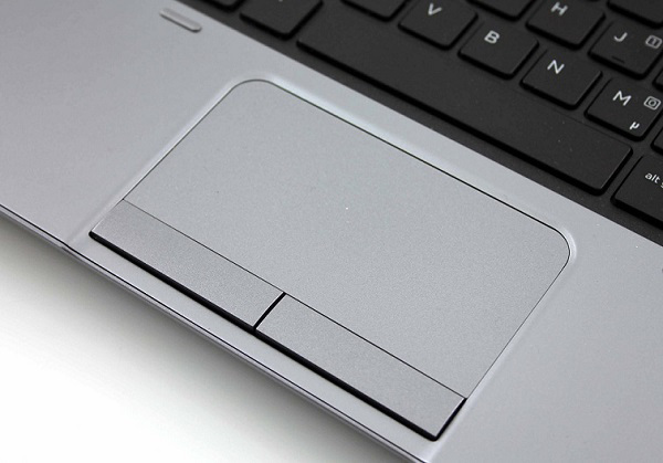Touchpad khá mịn và mượt mà