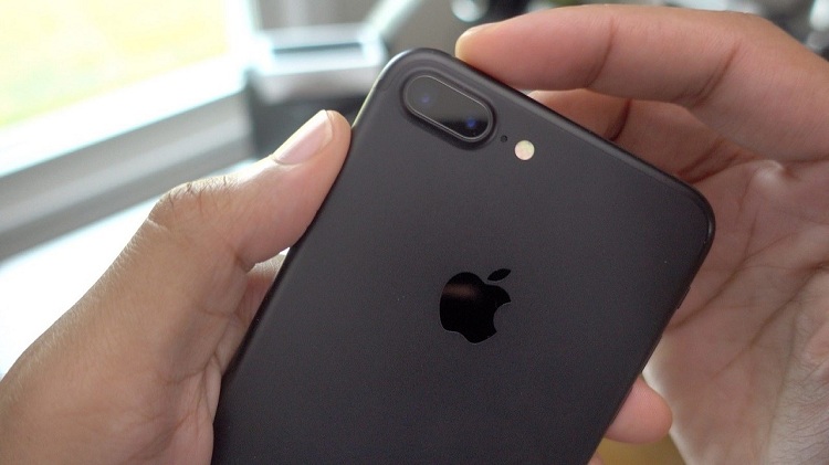 Cụm camera sau 12MP của iPhone 7 Plus Lock