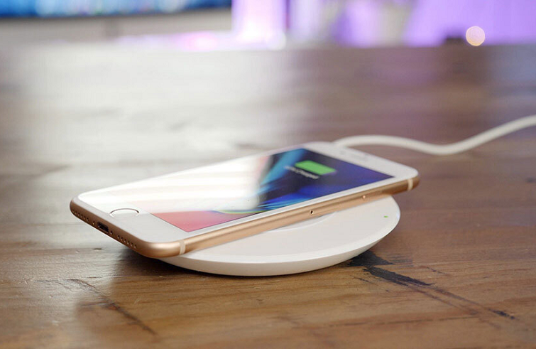 Trang bị công nghệ sạc nhanh với iPhone 8 Plus Lock