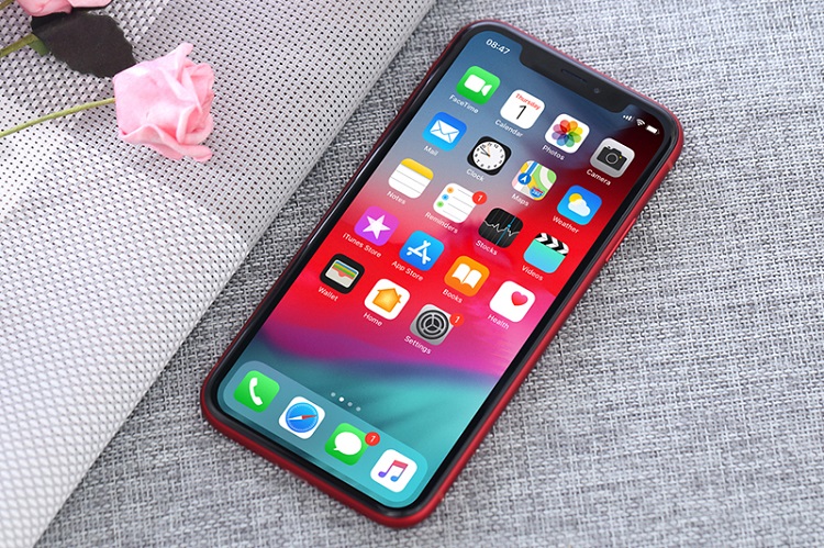 iPhone XR Lock với màn hình tràn viền với tai thỏ quen thuộc