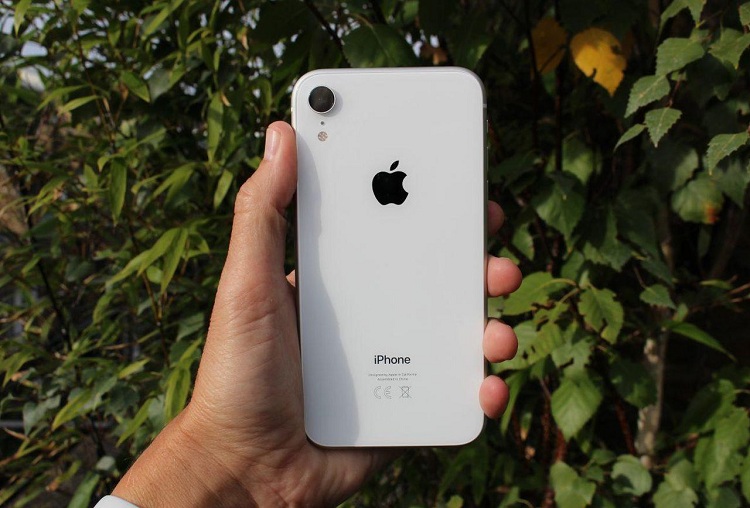 iPhone XR Lock có camera sau tích hợp tính năng chống rung quang học OIS