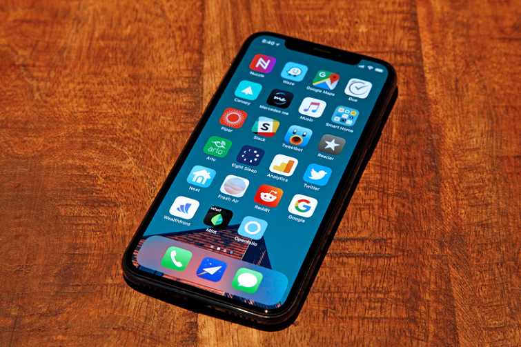 Mặt trước iPhone X