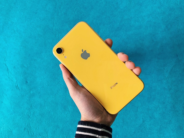 iPhone Xr với mặt lưng bằng kính sang chảnh