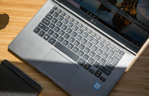 Laptop cảm ứng nhẹ nhất
