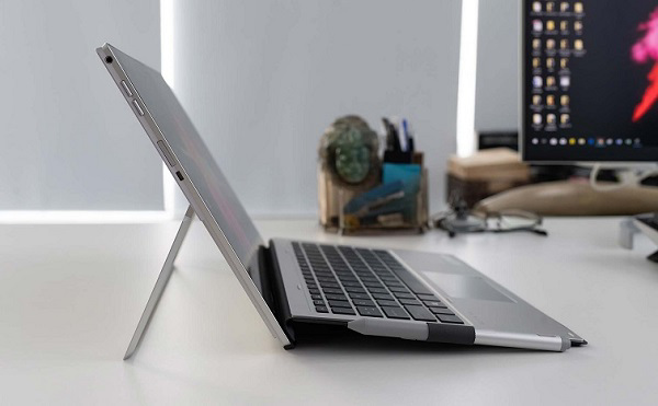 Laptop cảm ứng thiết kế hấp dẫn