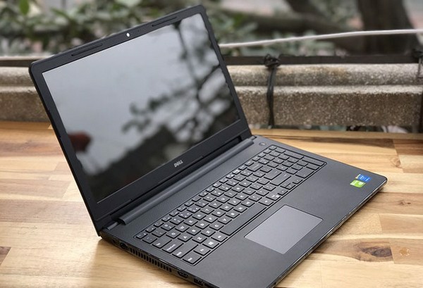 Màu đen quyền lực