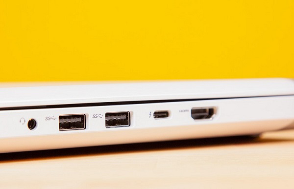 Cạnh phải của máy