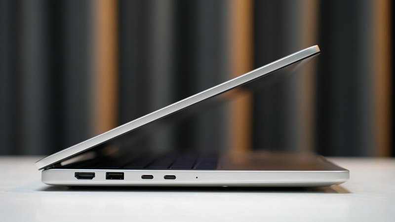 Cạnh trái của dòng laptop Dell Pro 14 Plus PB14250 2025 Cạnh trái của dòng laptop Dell Pro 14 Plus PB14250 2025
