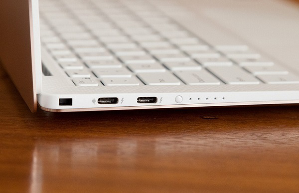 Cạnh trái của máy