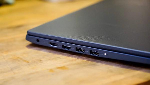 Cạnh phải của máy tính