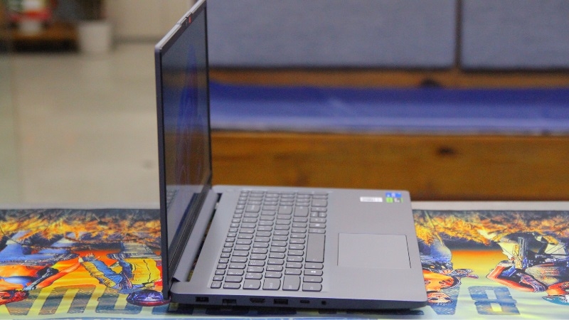 Laptop Lenovo LOQ Essential 15IAX9E
