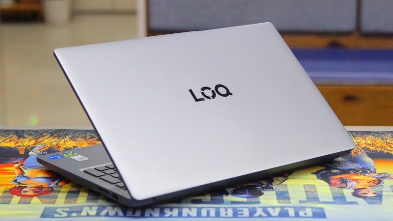 Lenovo LOQ Essential 15IAX9E