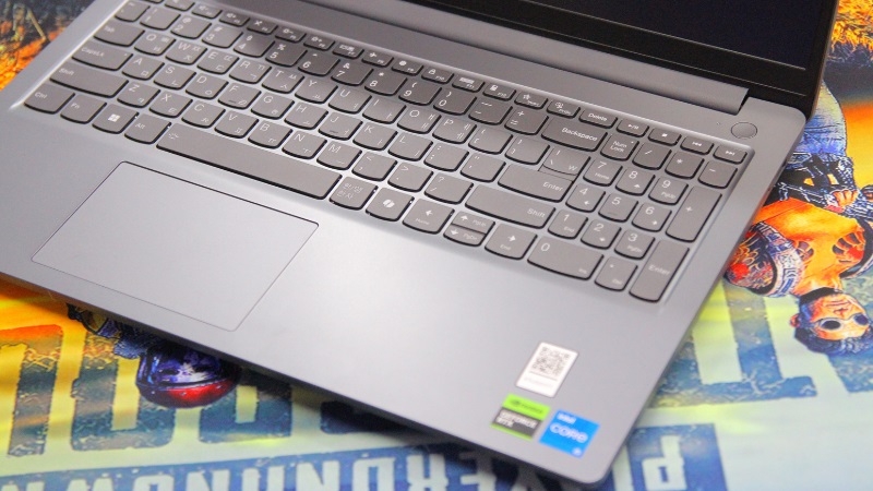 Lenovo LOQ Essential 15IAX9E