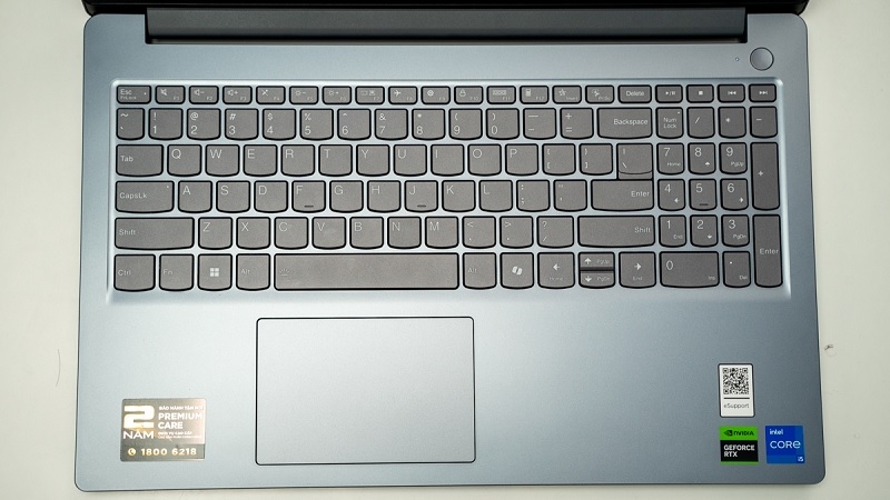 Lenovo LOQ Essential 15IAX9E 83LK0079VN