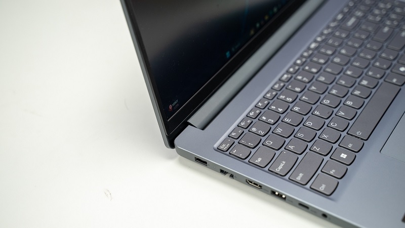 Lenovo LOQ Essential 15IAX9E 83LK0079VN