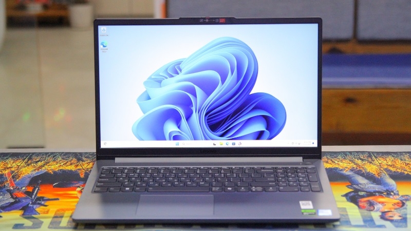 Lenovo LOQ Essential 15IAX9E