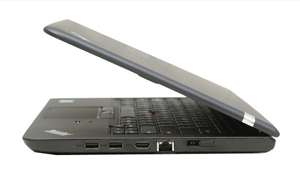 Cạnh phải của máy