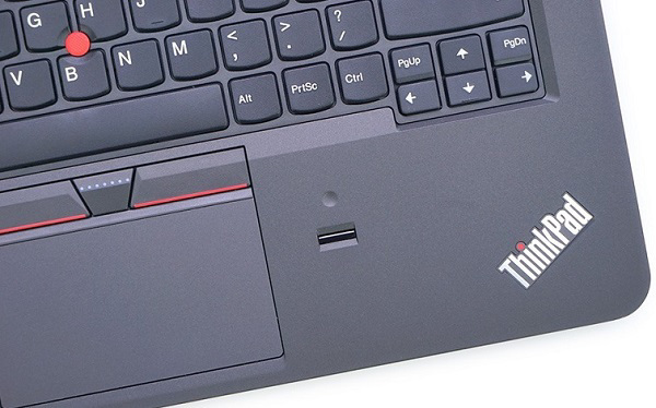 Cảm biến vân tay được tích hợp trên nút màu đỏ