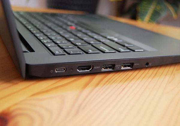 Cổng kết nối đáp ứng đầy đủ nhu cầu của người dùng