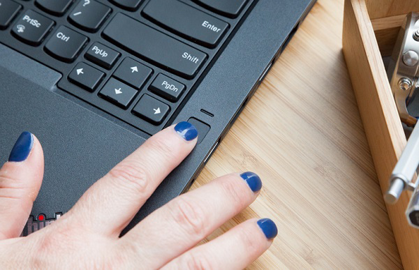 Bảo mật thông minh với cảm biến vân tay