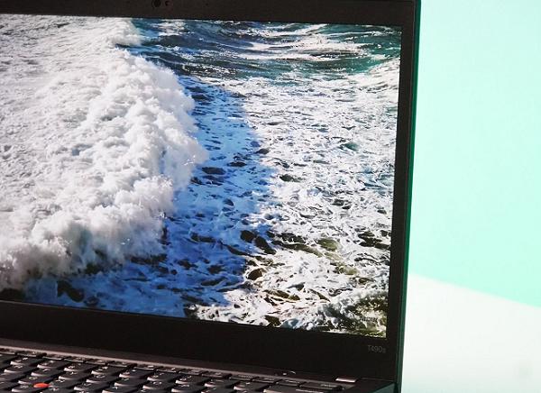 Trải nghiệm hình ảnh hiển thị sắc nét, chân thực và sống động