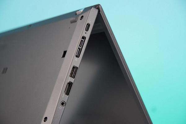 Cạnh trái của máy