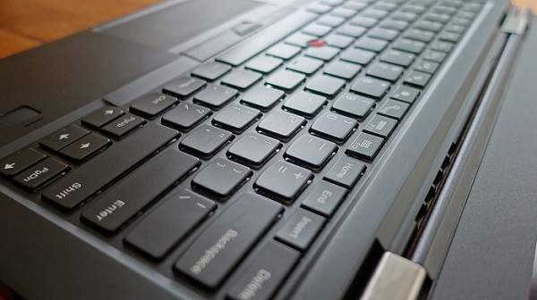 Bàn phím thiết kế cơ học và sắc nét