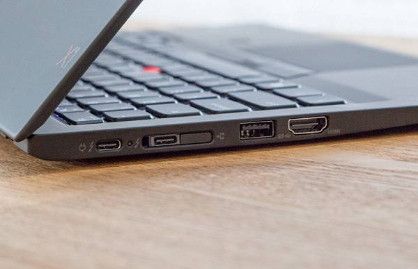 Cạnh trái của máy