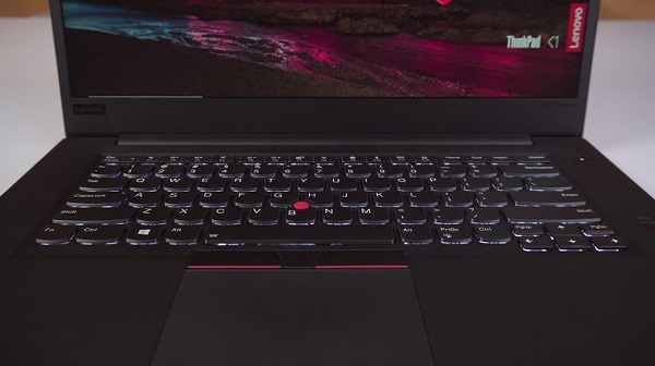 Bàn phím thiết kế hơi cong