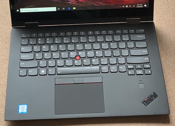 Thiết kế bàn phím bố cục hợp lý và ôm trọn ngón tay