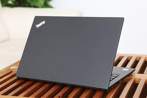 Lớp vỏ ngoài được làm từ chất liệu cao cấp