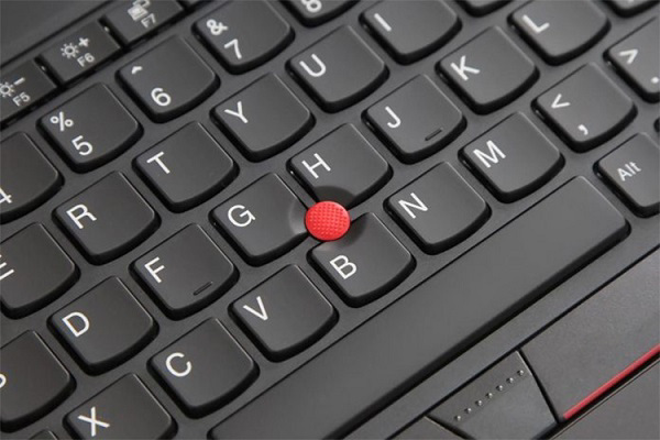 Nút trackpoint là đặc trưng của hãng Lenovo