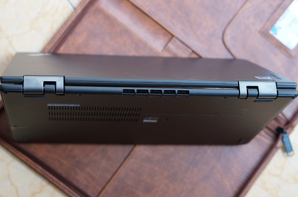 Bản lề được nhà sản xuất thiết kế linh hoạt