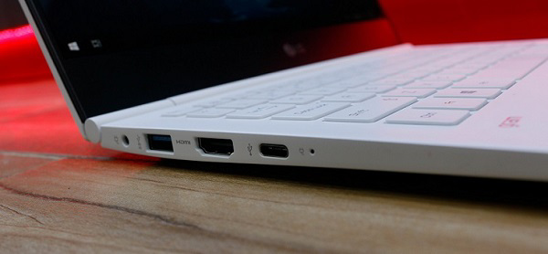 Cạnh trái của máy