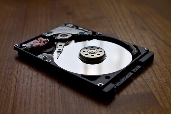 Máy mạnh nhưng chơi game bị giật do ổ cứng yếu