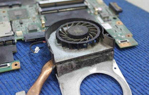 Máy mạnh nhưng chơi game bị giật do không thường xuyên vệ sinh máy