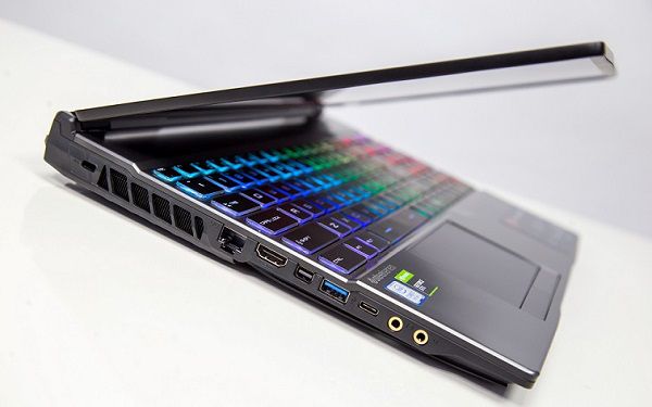 Cạnh trái của máy