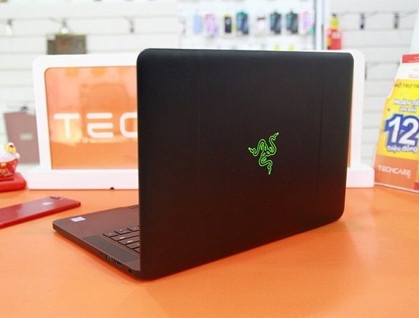 Thân máy được thiết kế kiểu unibody