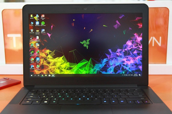 Sở hữu màn hình với kích cỡ 13.3 inch QHD+