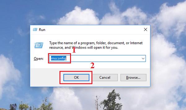 Run -> từ khóa msconfig -> nhấn OK
